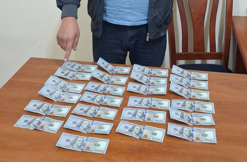 '"Agroinspektsiya" xodimi 3 ming dollar pora bilan ushlandi'ning rasmi