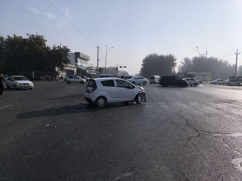 Изрображение 'В Ферганской области в столкновении двух автомобилей пострадал пешеход'