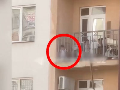 'Toshkentda talaba yigit balcondan tushib ketmoqchi bo'lgan bolani qutqarib qoldi'ning rasmi