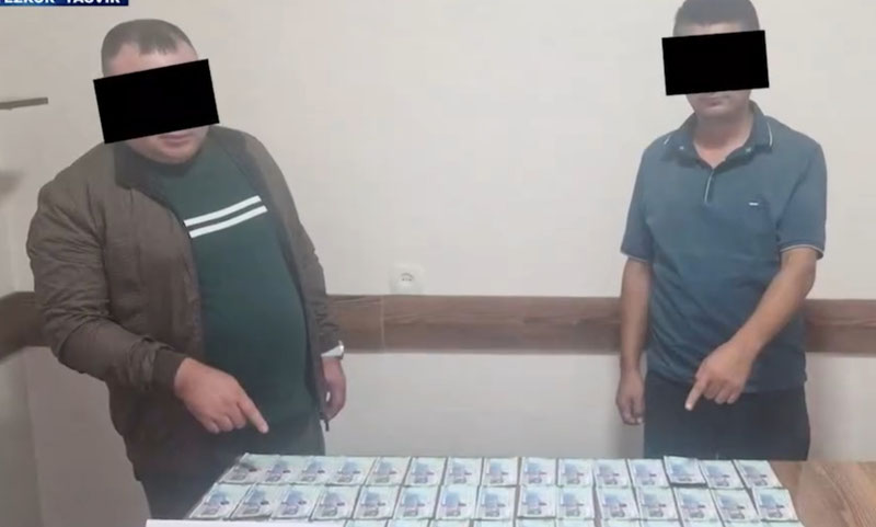 'Сурхондарёда МИБ ходимлари пора олаётган вақтида қўлга тушди'ning rasmi
