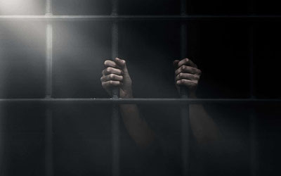 'Қашқадарёда 5 ёшли қизчани икки марта сотган ҳамшира 2,5 йилга қамалди'ning rasmi