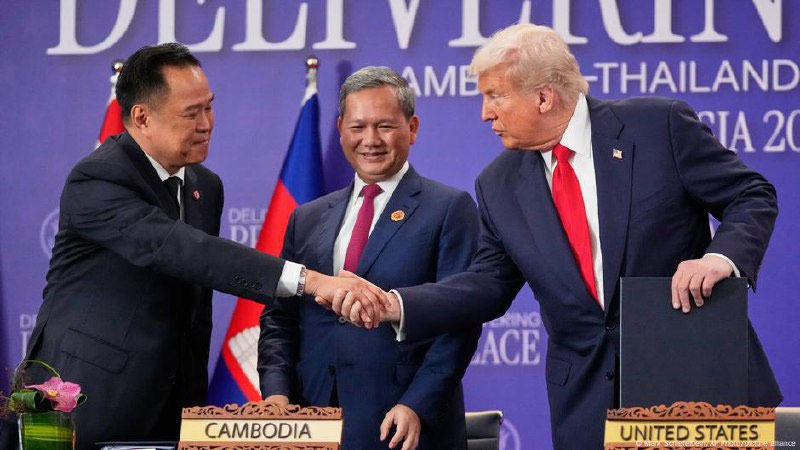 'Trump Tayland va Kambodja o'rtasida "tinchlik bitimi"ni imzoladi'ning rasmi