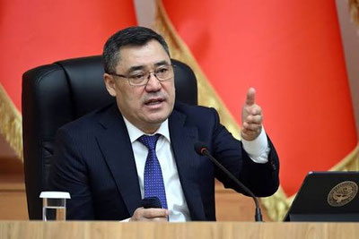 'Sadir Japarov: “Qishda elektr uzilishlaridan nolimaylik, yana 2,5 yil chidaymiz”'ning rasmi