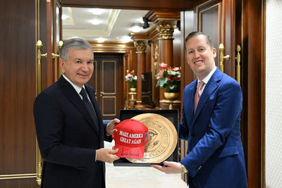Изрображение 'Глава Узбекистана принял спецпосланника Президента США Серджио Гора'