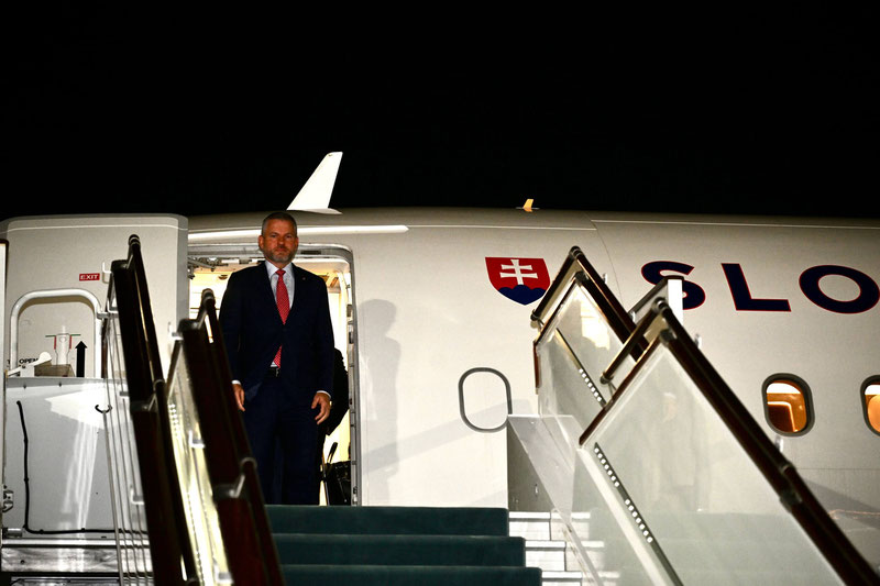 Изрображение 'Президент Словакии прибыл в Самарканд'