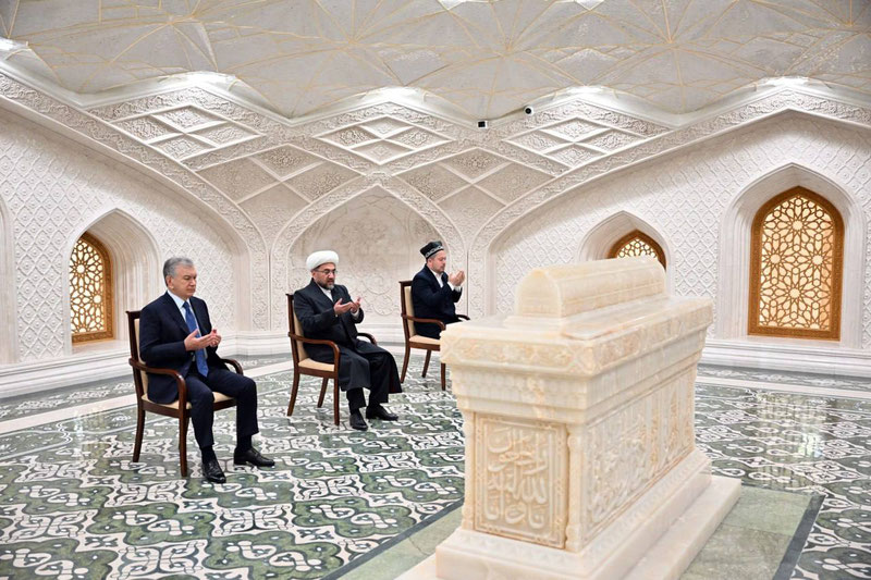 Изрображение 'Президент Узбекистана прибыл в Самарканд'