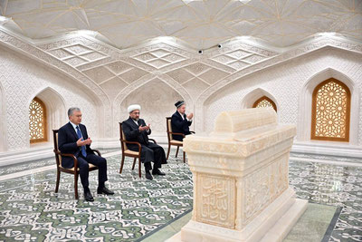 Изрображение 'Президент Узбекистана прибыл в Самарканд'