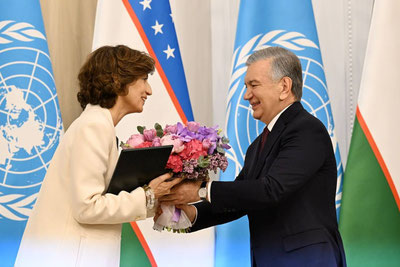 'UNESCO Bosh direktori Prezident tomonidan “Do‘stlik” ordeni bilan taqdirlandi'ning rasmi