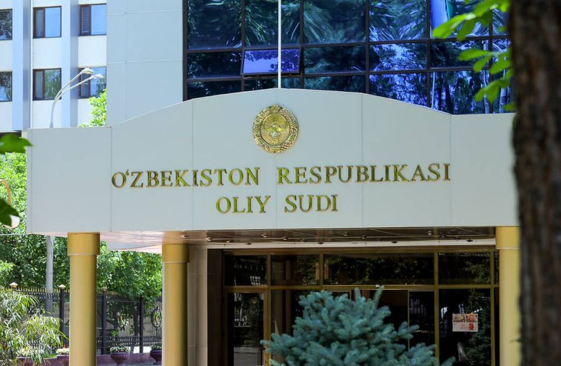 'Qaynonasining goʻshtidan manti tayyorlagan kelin toʻqima'ning rasmi