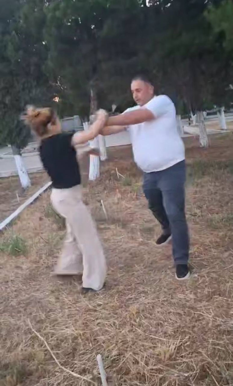 Image of 'The director of the kindergarten was reprimanded for hitting the boss on the head.'