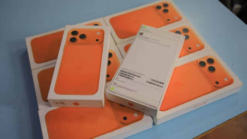 'Namanganda 23 ta iPhone 17’ni noqonuniy olib kirmoqchi bo‘lgan fuqarolar ushlandi'ning rasmi