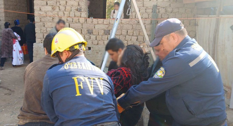 Изрображение 'В Джизакской области женщина провалилась в 4-метровую яму во дворе'