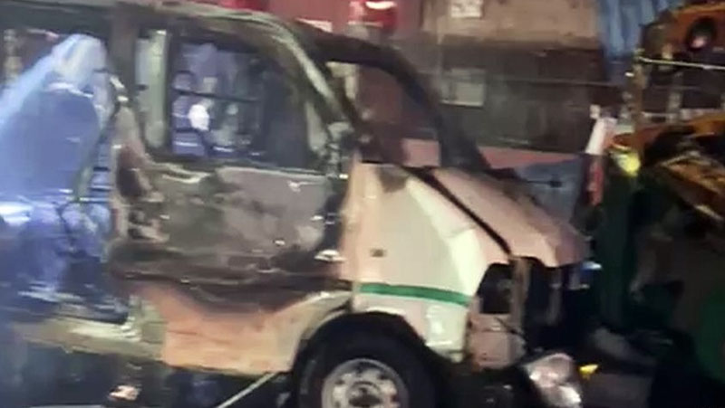 'Hindistonda avtomobil portlashi ortidan necha nafar odam olgani ochiqlandi'ning rasmi