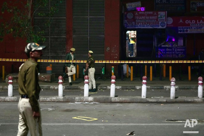 Изрображение 'В Нью-Дели террорист-смертник взорвал автомобиль возле станции метро'