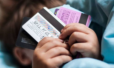 'Ўзбекистонда 14 ёшдан бошлаб шахсий банк картаси очиш мумкин бўлади'ning rasmi