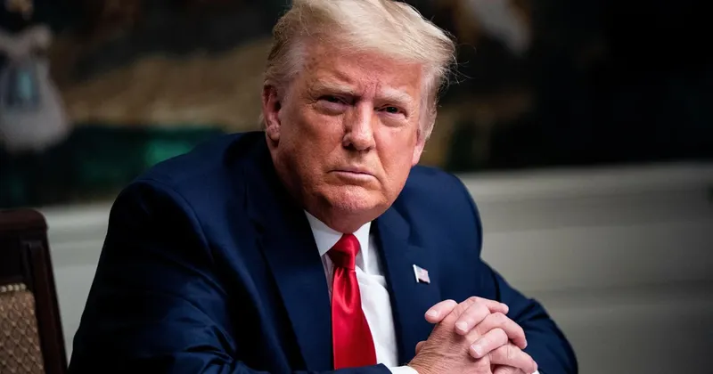 'Shveysariya Trumpni qimmatbaho sovg'alar bilan rozi qildi'ning rasmi