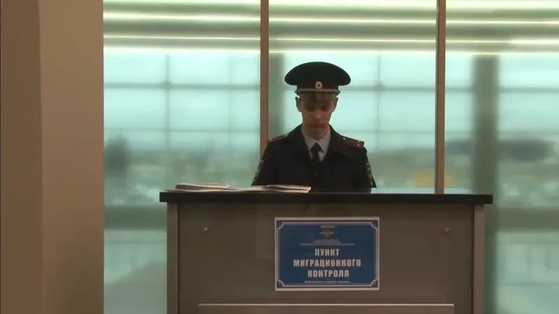 Изрображение 'В крупнейших аэропортах России начали работу первые 12 пунктов миграционного контроля'