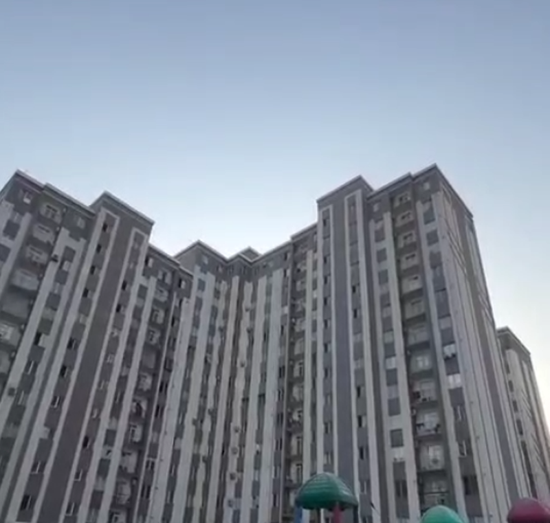 В Термезе студент спрыгнул с 14 этажа