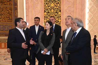 Изрображение 'Министр иностранных дел Китая осмотрел экспозиции Центра исламской цивилизации в Ташкенте'