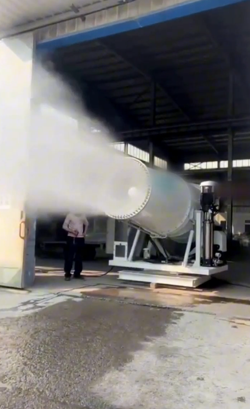 Изрображение 'В Ташкенте приступили к испытаниям первой распыляющей воду установки (видео)'