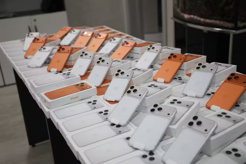 Изрображение 'В аэропорту Ташкента задержан пассажир при попытке ввоза iPhone почти на 2 млрд сумов'