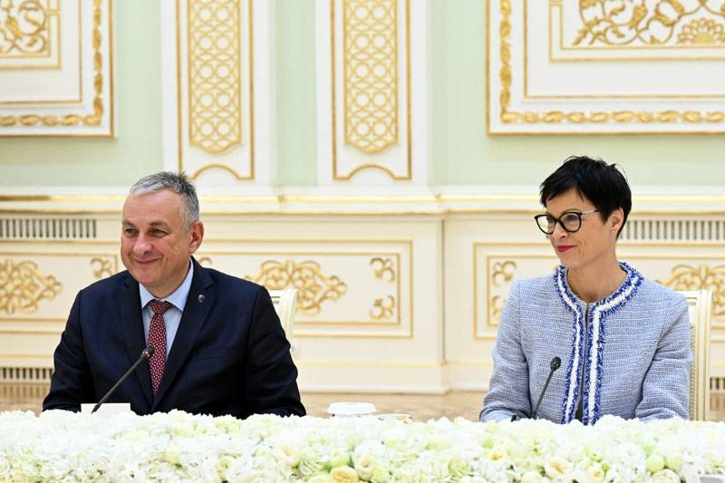 Изрображение 'Президент Узбекистана обсудил с еврокомиссарами продвижение проектов сотрудничества'
