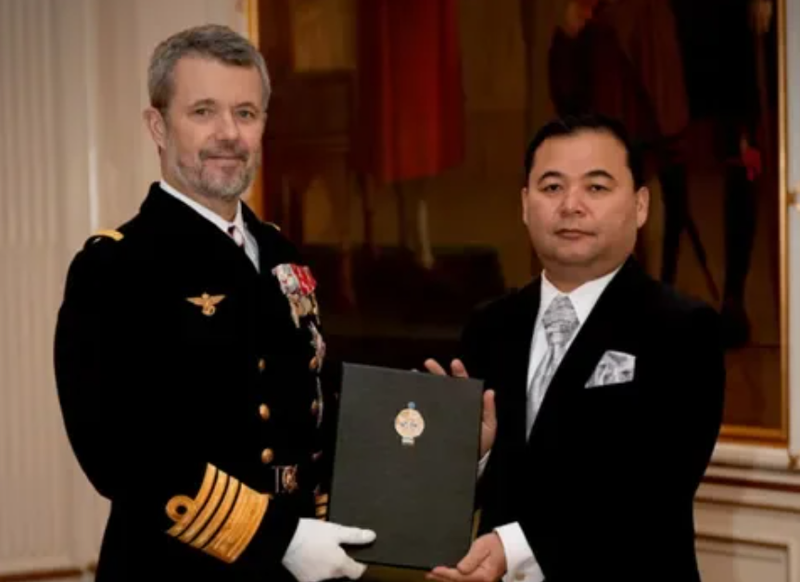 Изрображение 'Новый посол Узбекистана вручил верительные грамоты Королю Дании'