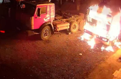 'Samarqandda ota o‘zining ikki o‘g‘li bilan yuk mashinasiga benzin sepib, yoqib yubordi'ning rasmi