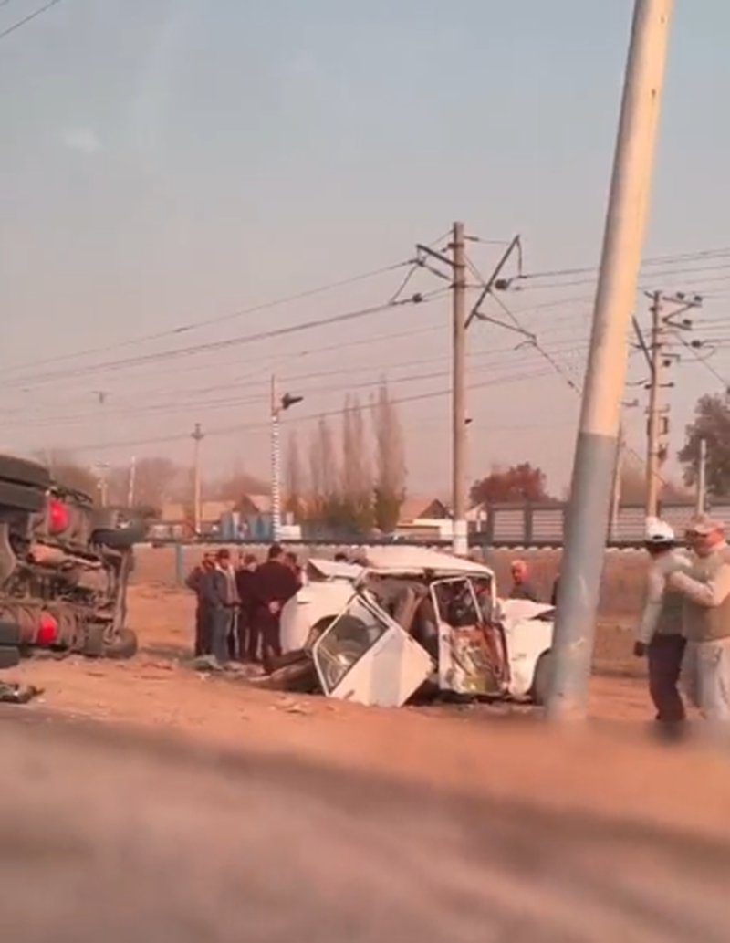 Изрображение 'На трассе в Сырдарьинской области произошло крупное ДТП'