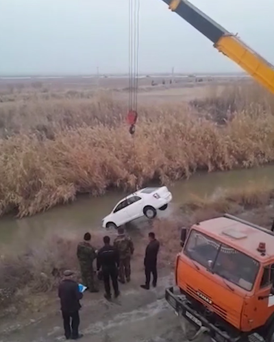 Изрображение 'В Сырдарьинской области Cobalt съехал в канал'