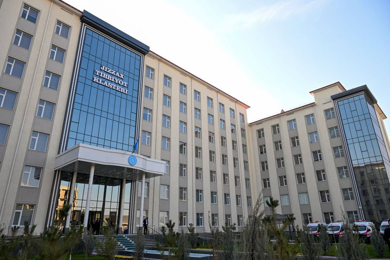 Изрображение 'Президент ознакомился с работой Инженерной школы и открыл новый медкластер в Джизаке'