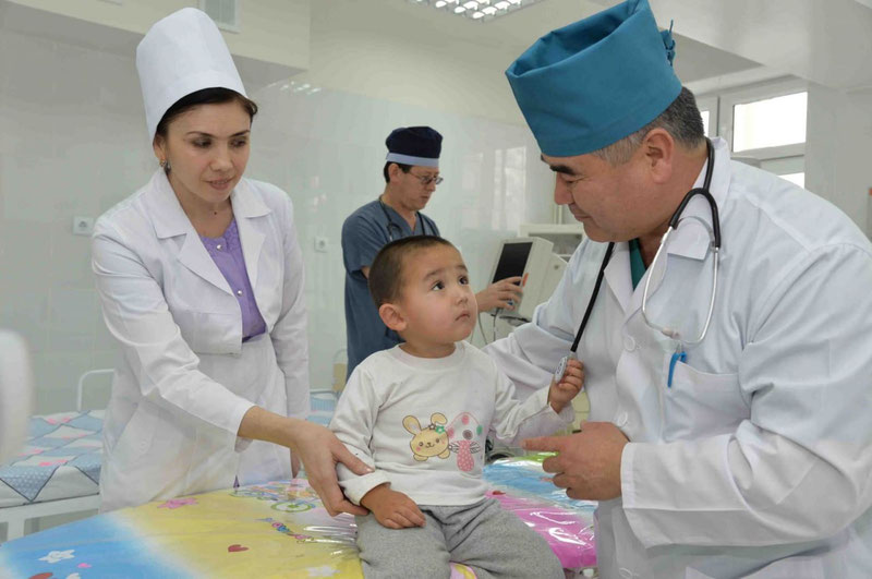 Изрображение 'Сколько врачей приходится на 10 000 человек в Узбекистане?'