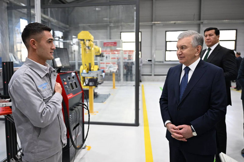 Image of 'The President reviewed the Automotive Engineering School in Jizzakh.'