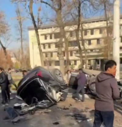 Изрображение 'Страшное ДТП в Ташкенте: один из автомобилей разорвало пополам (видео)'