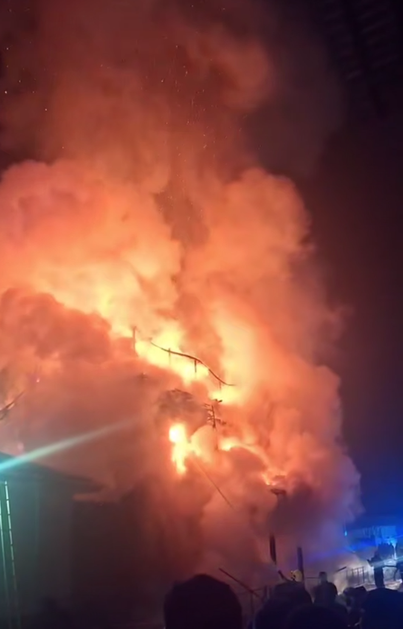 Изрображение 'В одном из жилых домов в Андижане произошёл пожар (видео)'