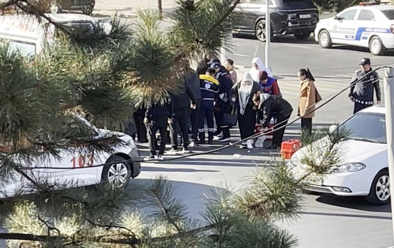 'Toshkentda haydovchi piyodalar yo‘lida ayolni urib yubordi'ning rasmi