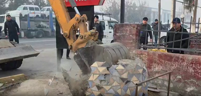 Изрображение 'Главе Шахриханского района, устроившему «войну» против тандыров, объявлен выговор (видео)'