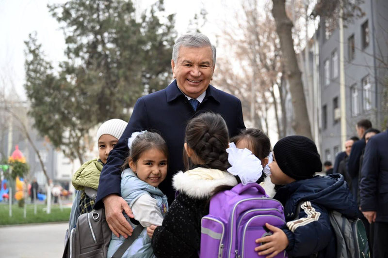 'Шавкат Мирзиёев Сирдарёдаги маҳаллалардан бирида бўлди'ning rasmi