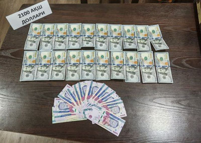 Изрображение 'В Сурхандарье задержали сотрудника банка при получении 2-х тысяч долларов'