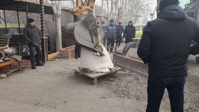Image of 'In Andijan, the governor paid for the broken tandir.'