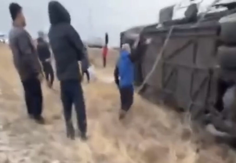 Изрображение 'В Казахстане опрокинулся пассажирский автобус Пермь–Ташкент: двое узбекистанцев погибли'