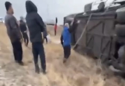 Изрображение 'В Казахстане опрокинулся пассажирский автобус Пермь–Ташкент: двое узбекистанцев погибли'