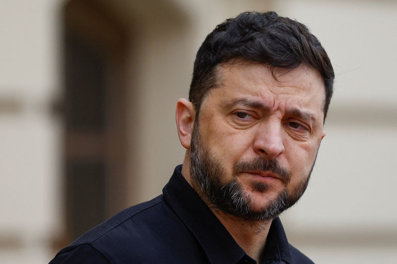 'Зеленский: “АҚШнинг тинчлик режаси 28 банддан 20 тага қисқарди”'ning rasmi