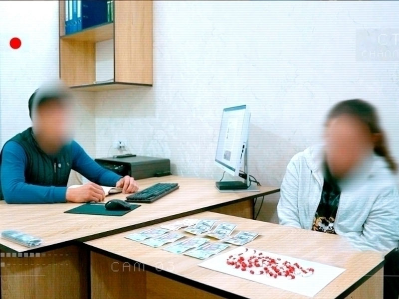 'Тошкентда 13 ёшли жияни орқали қорадори ташитган аёл қўлга олинди'ning rasmi