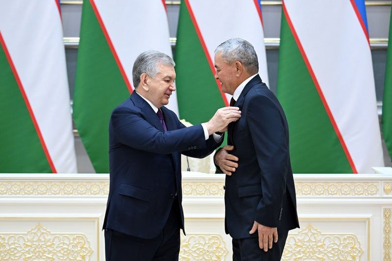 Изрображение 'Президент вручил награды отличившимся работникам аграрной сферы'