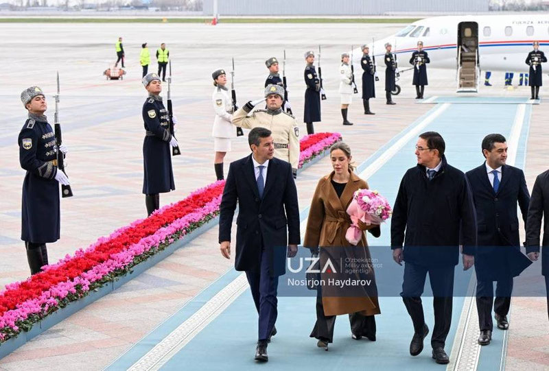 Изрображение 'Президент Парагвая прибыл в Узбекистан'