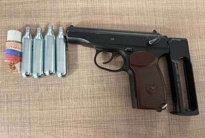 Изрображение 'У пассажира рейса «Санкт-Петербург- Самарканд» изъяли пневматический пистолет'