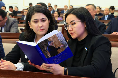 'Покистонлик журналист Шавкат Мирзиёев ғоялари ҳақида китоб ёзди'ning rasmi