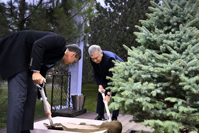 'Ўзбекистон ва Парагвай Президентлари Кўксаройда дарахт экди'ning rasmi