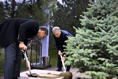 'Oʻzbekiston va Paragvay Prezidentlari Koʻksaroyda daraxt ekdi'ning rasmi